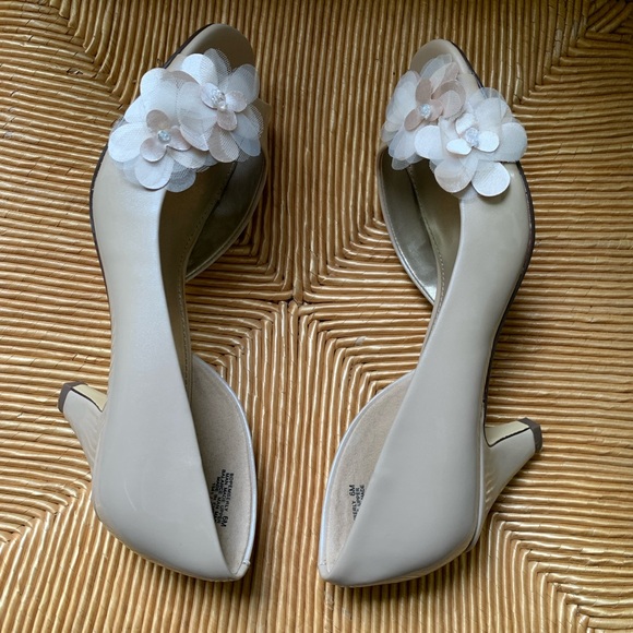 Bandolino Pemberly Women’s Nude Heels - Size 6 - Picture 3 of 12